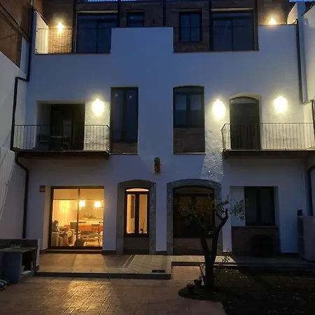 Llavi - Pati Apartment *
